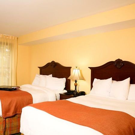 Main Street Inn Блэксберг Экстерьер фото